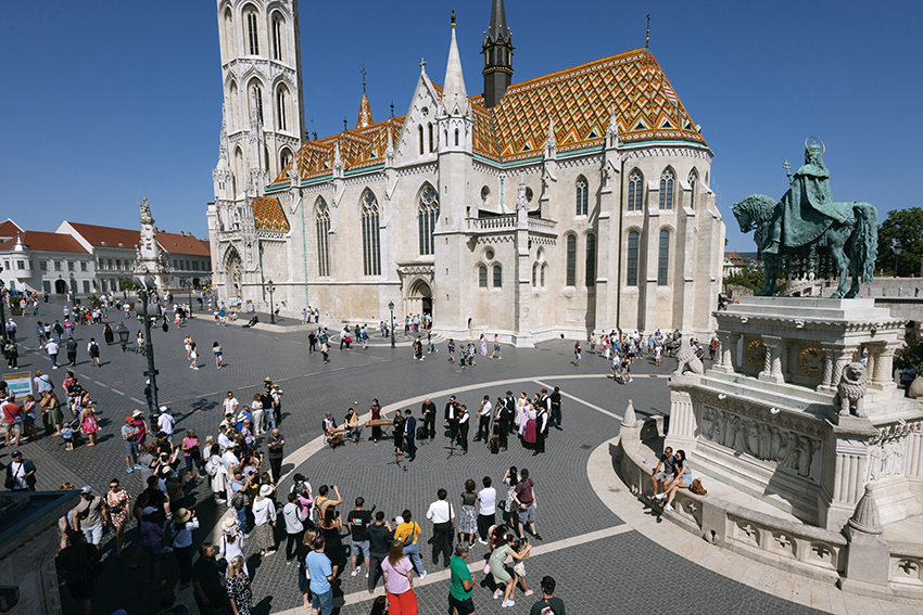 與余澤民相遇，與拉斯洛結緣