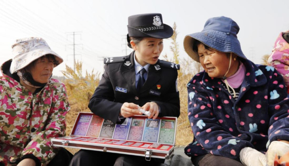 致敬“警察節”| 看一線(xiàn)禁毒民警的“變身記”